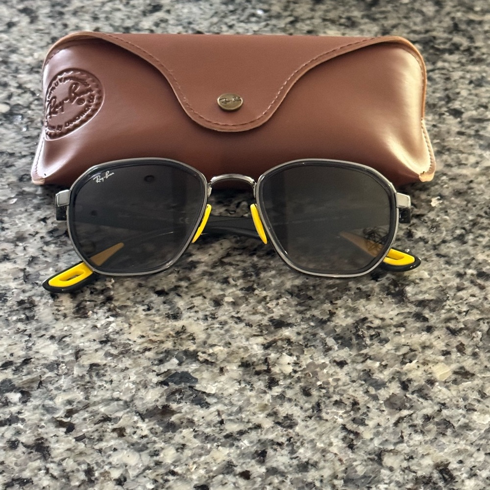 RB3703M SCUDERIA FERRARI COLLECTION Polished Gunmetal Frames/Grey Gradient Lens